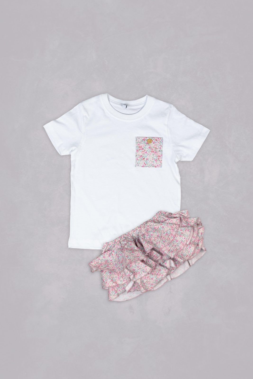 CONJUNTO CAMISETA+BRAGUITA VOLANTES
